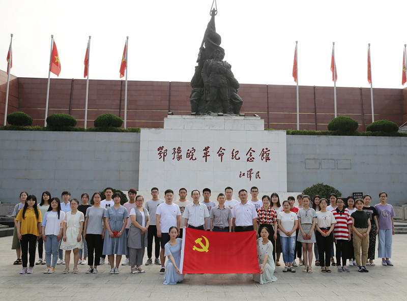 BETVLCTOR伟德“不忘初心 牢记使命”七一主题党日活动_副本.jpg